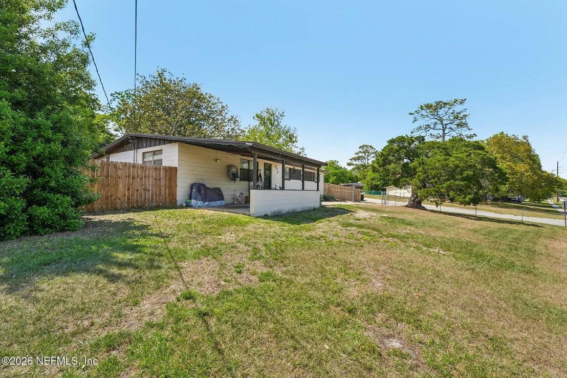Photo of 472 SIGSBEE Road