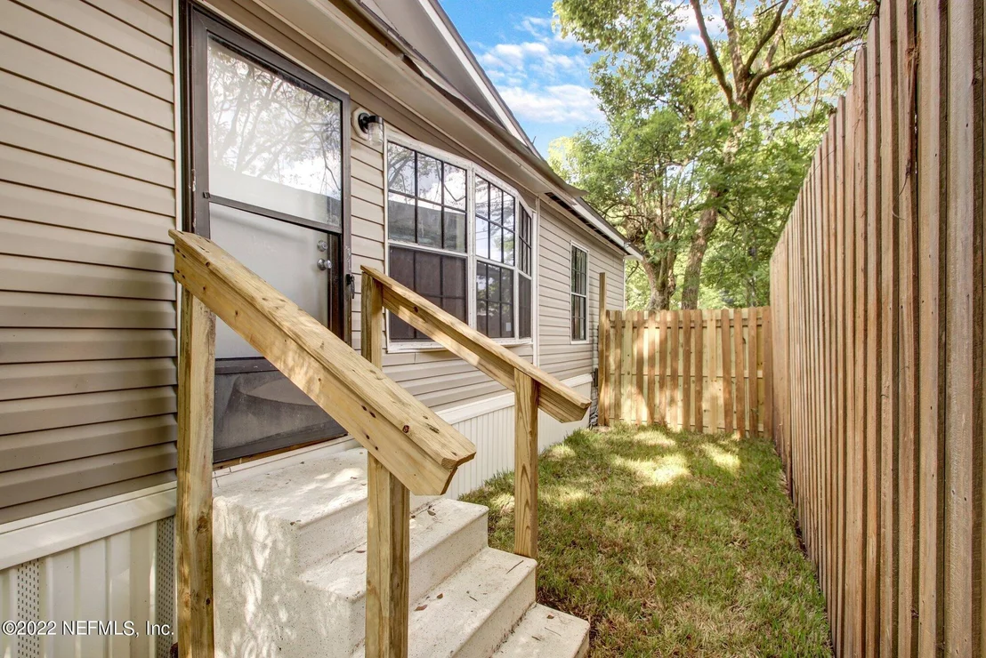 Photo of 676 CHESTNUT Street