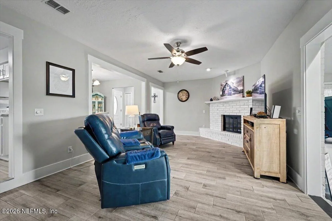 Photo of 1102 MEADOW Drive