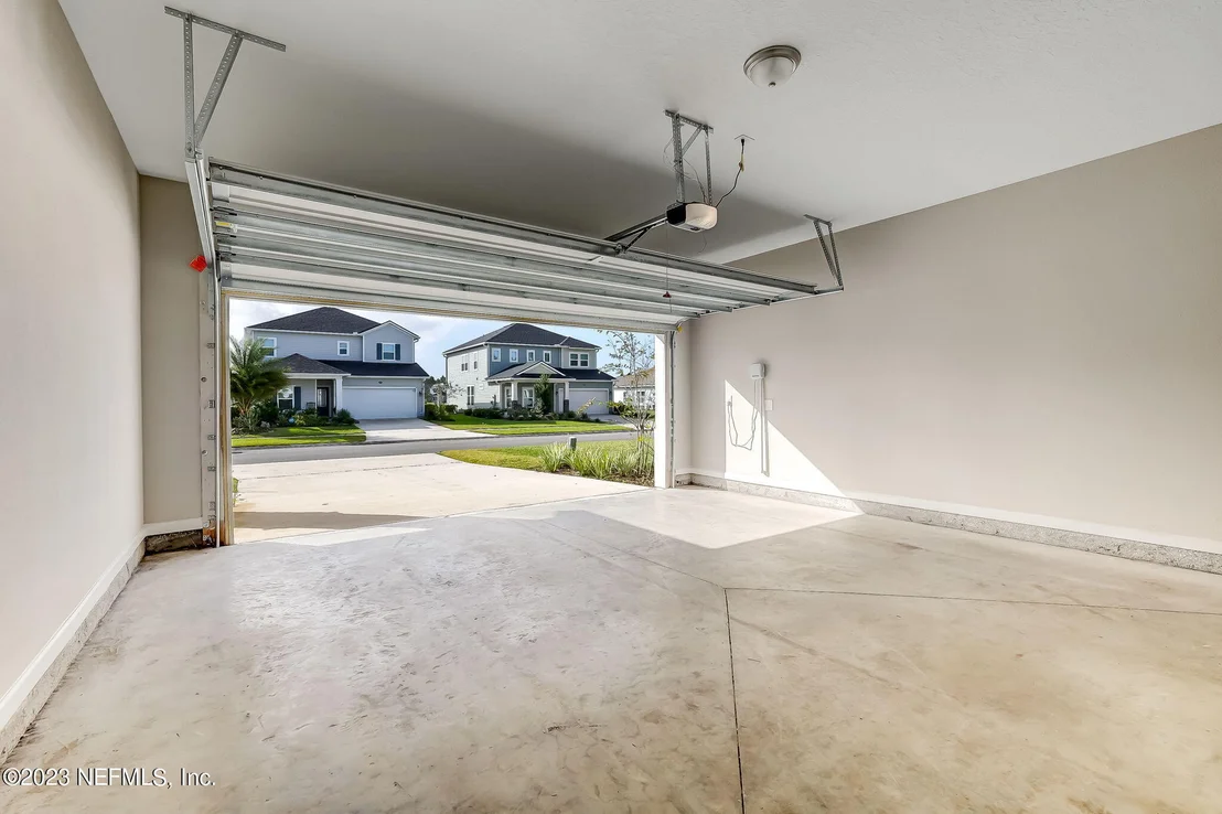 Photo of 152 WINDERMERE Way