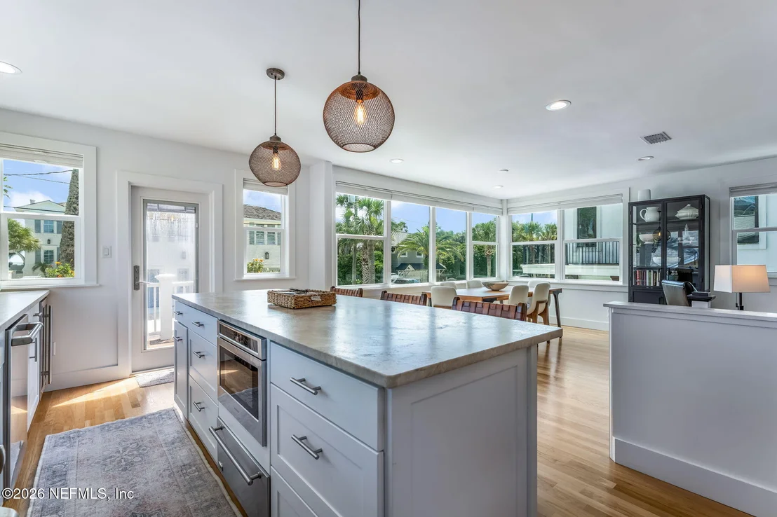 Photo of 1242 BEACH Avenue