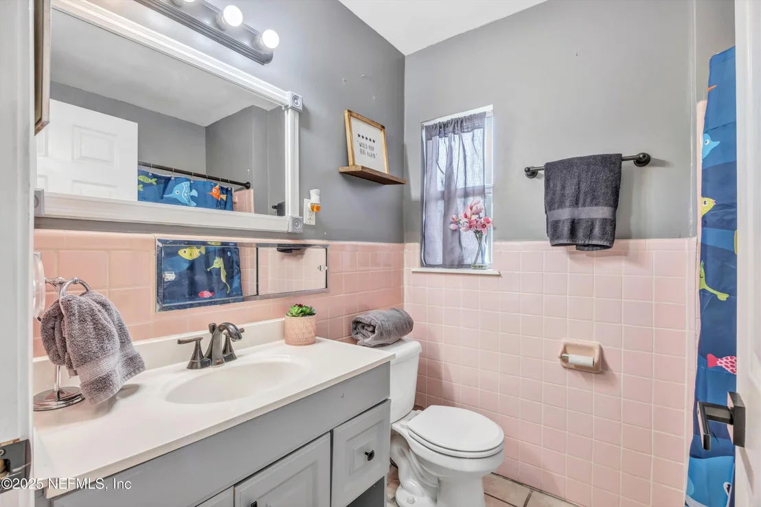Photo of 1005 LAS ROBIDA Drive