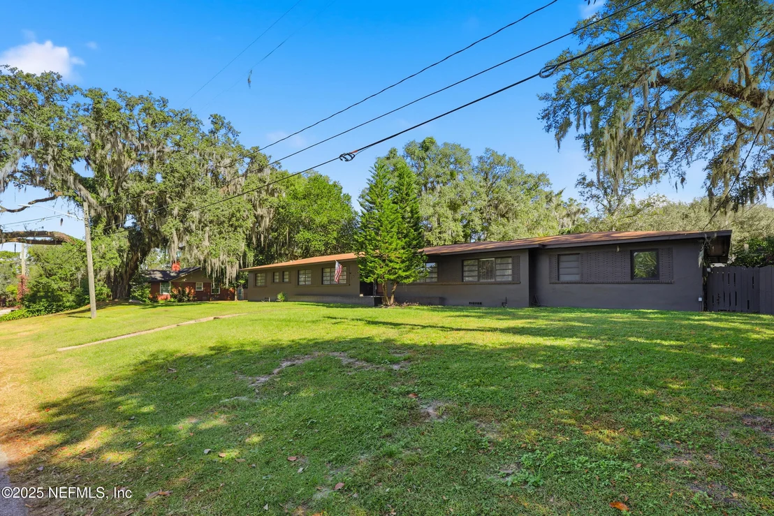 Photo of 1315 MAYFAIR Road