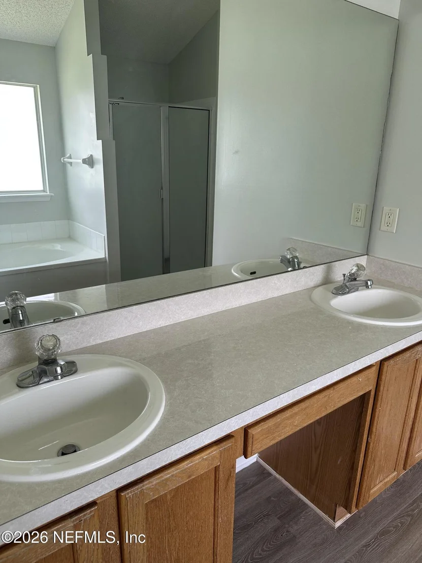 Photo of 1610 NORTHGLEN Circle