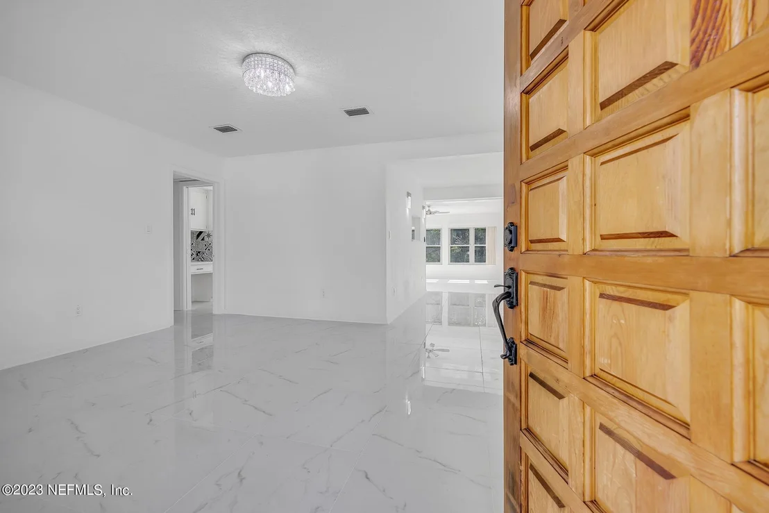 Photo of 2233 MAPLE LEAF Drive E