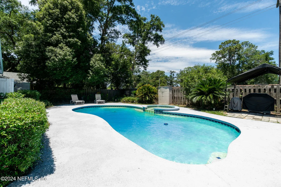 Photo of 2206 GLENCOE Drive