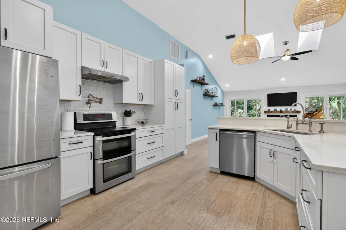 Photo of 104 OAK VIEW Circle