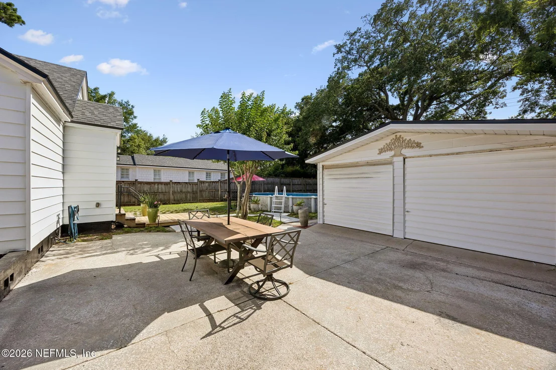 Photo of 1728 MAYVIEW Road