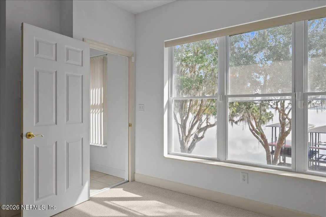 Photo of 533 W RIVER Road