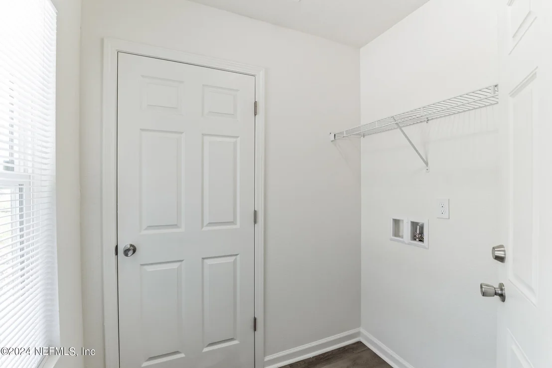 Photo of 908 W 9TH Street