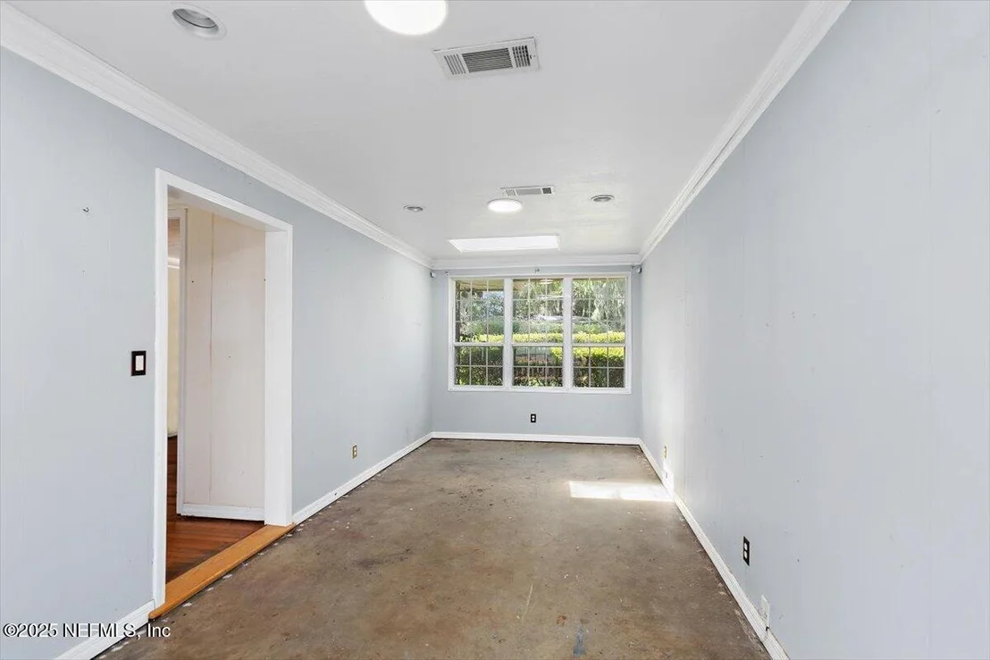 Photo of 5855 DICKSON Road