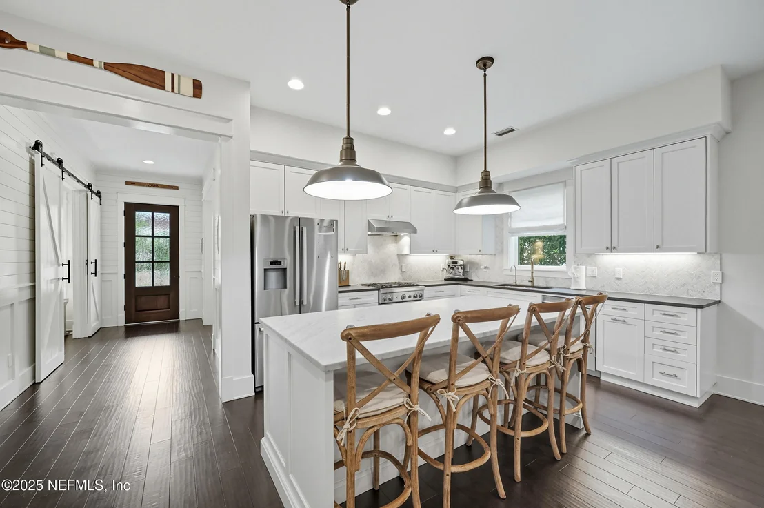 Photo of 951 PARADISE Circle