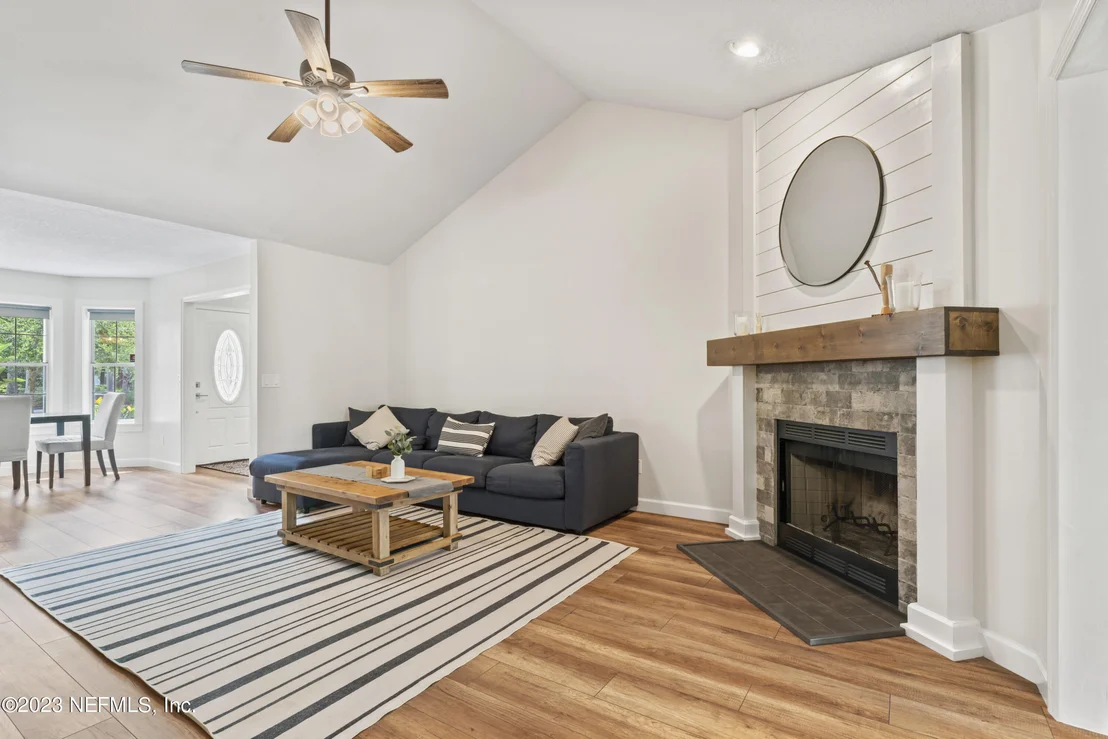 Photo of 1100 LINKSIDE Drive