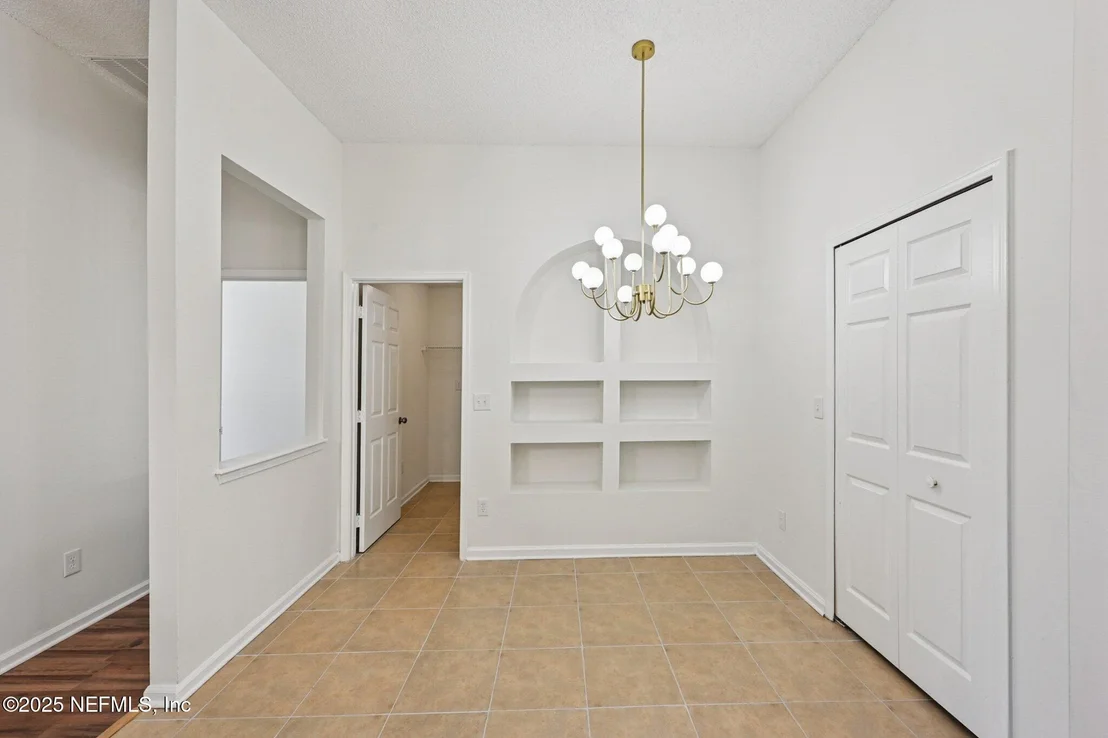 Photo of 208 HONEYSUCKLE Way