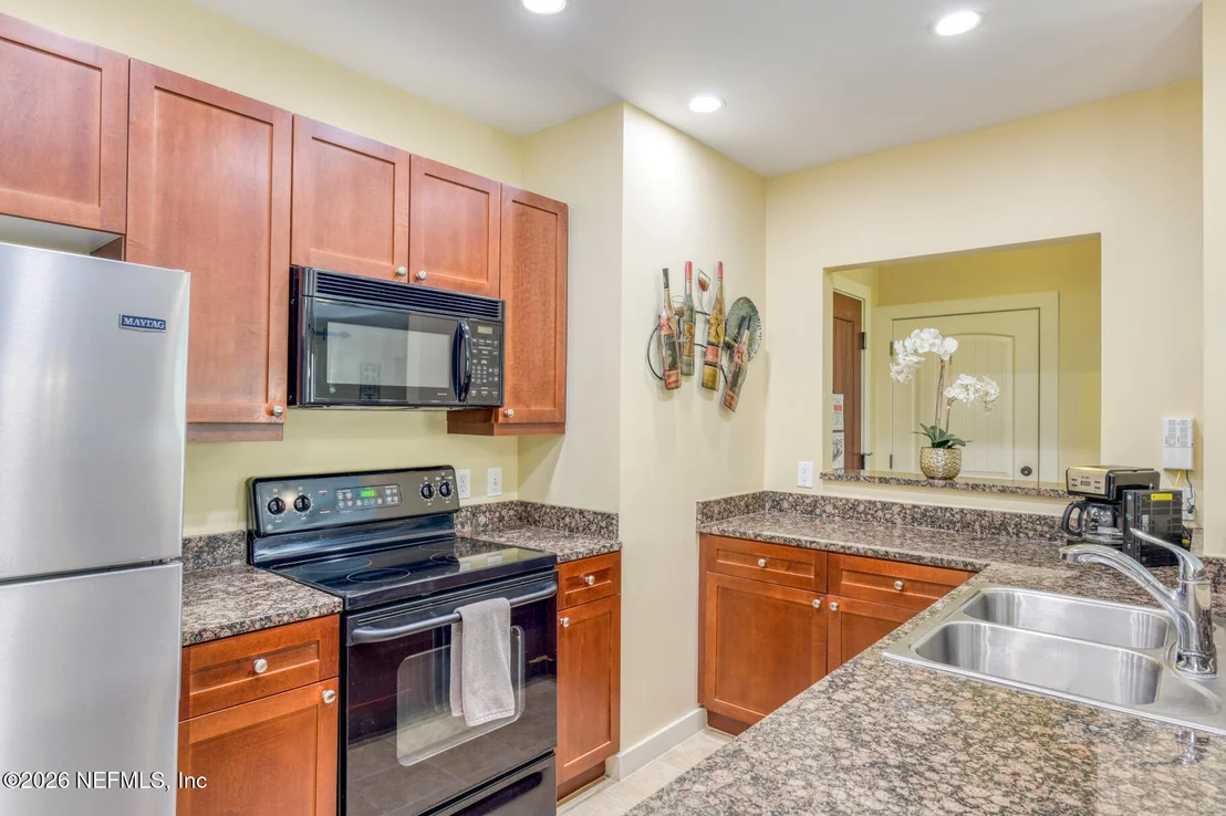 Photo of Unit 324 at 955 REGISTRY Boulevard