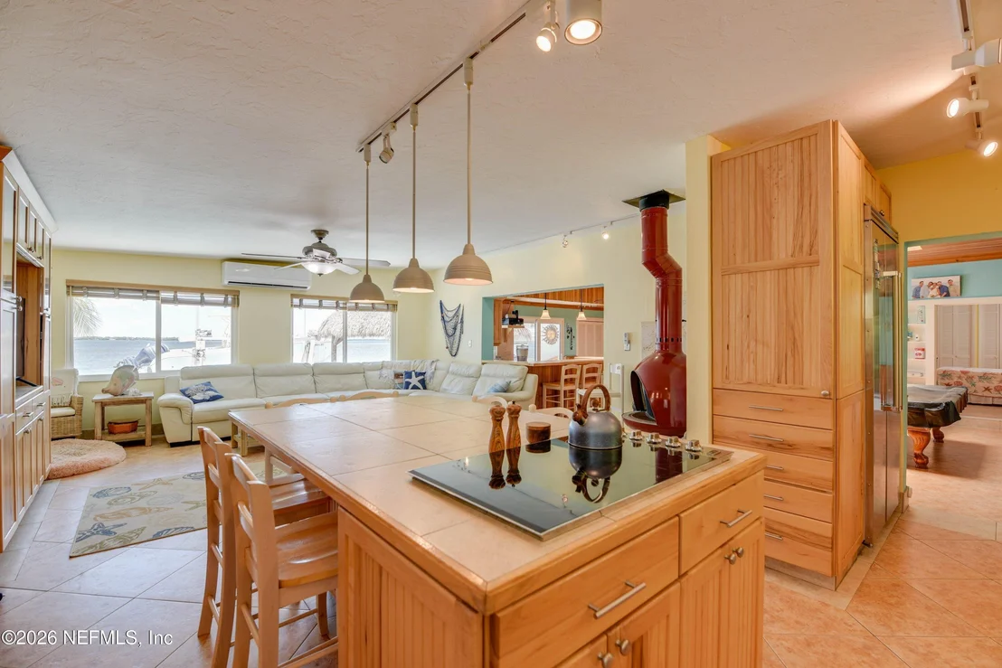 Photo of 1136 W SHORE Drive