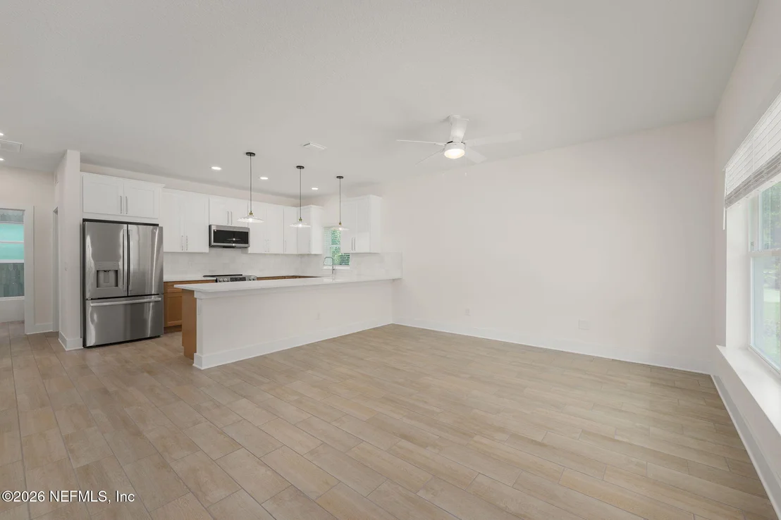 Photo of 886 W 3RD Street