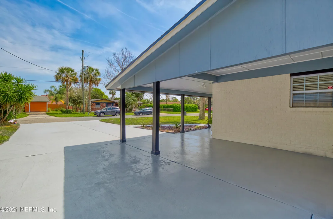 Photo of 412 WHITING Lane