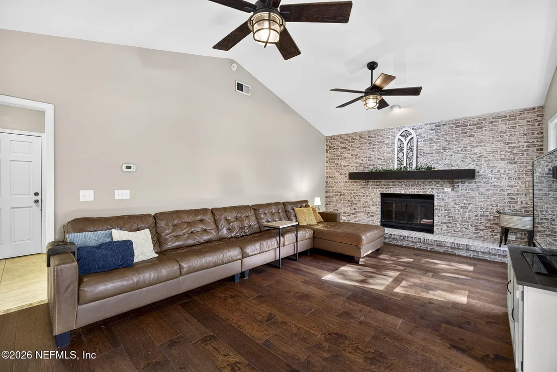Photo of 8221 FOREST Court