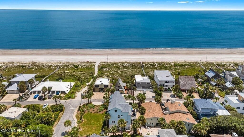 Photo of 1960 BEACH Avenue