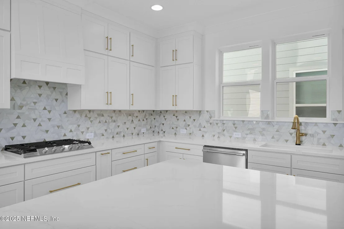 Photo of 299 REFLECTIONS Avenue