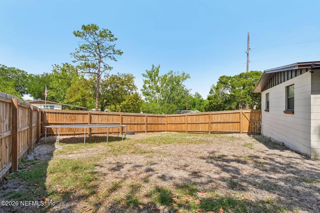 Photo of 472 SIGSBEE Road