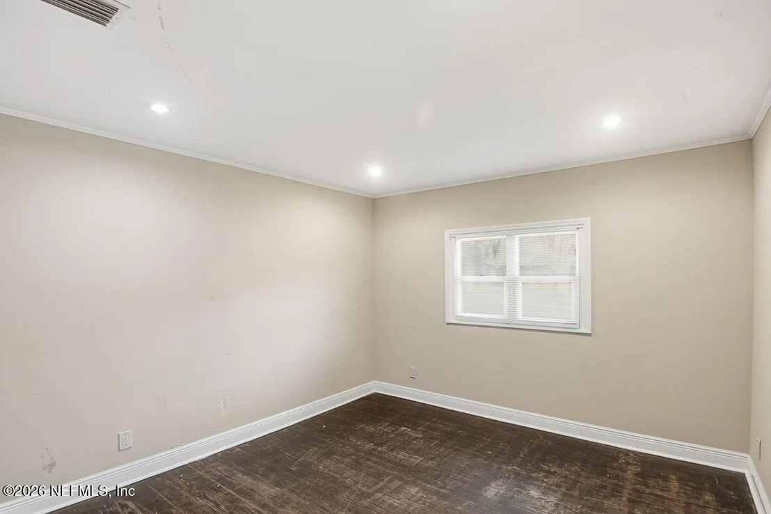 Photo of 8040 HAMMOND Boulevard