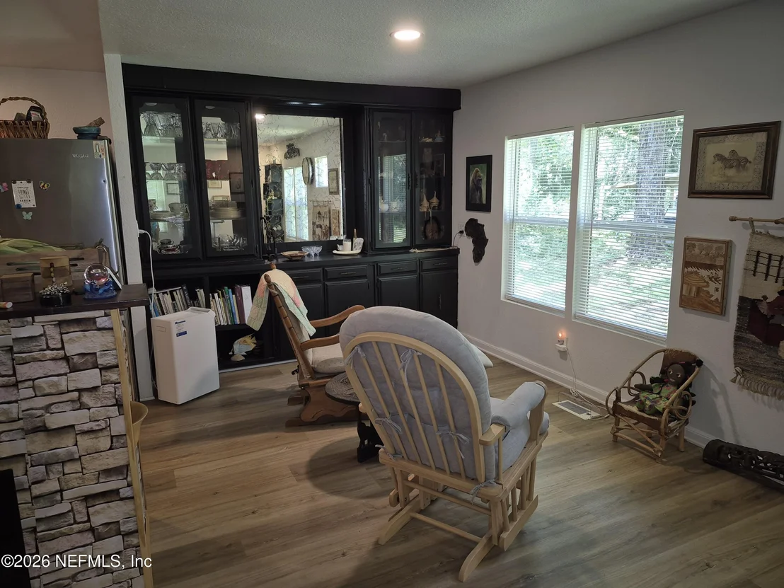 Photo of 737 JUNCTION Road