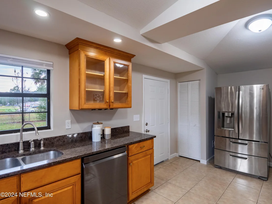 Photo of 6873 LENOX Avenue