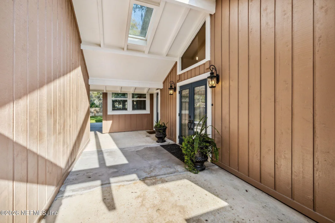 Photo of 4425 BEACON Drive W
