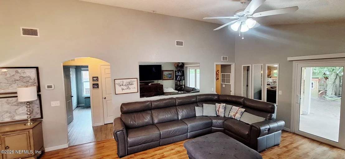 Photo of 937 AVERY Street