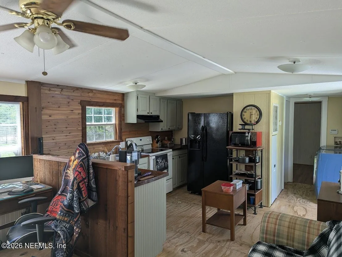 Photo of 104 MOORE Avenue