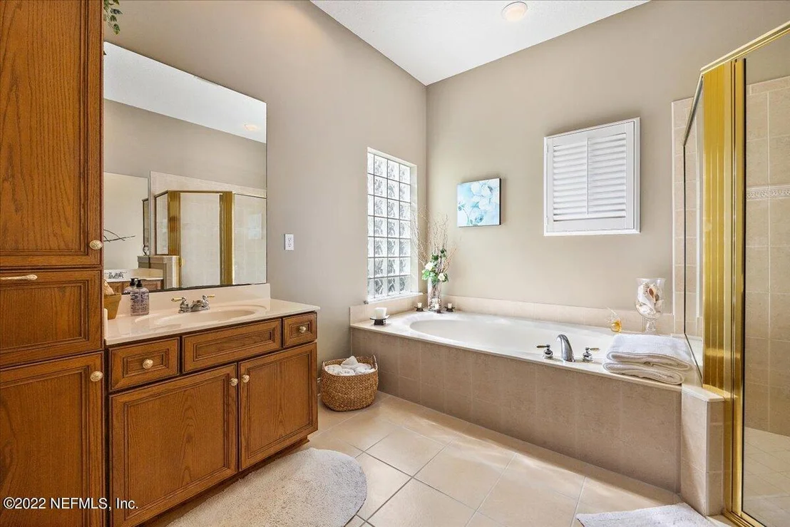 Photo of 816 EAGLE POINT Drive