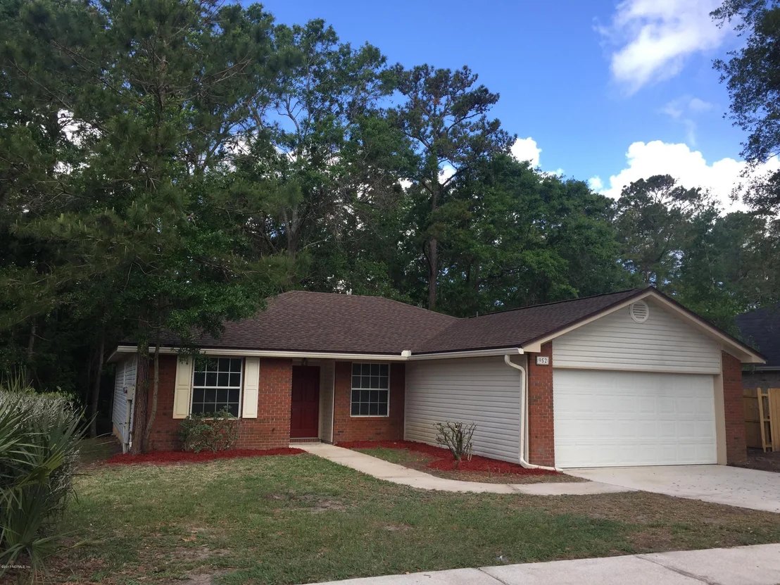 Photo of 952 LONG LAKE Drive