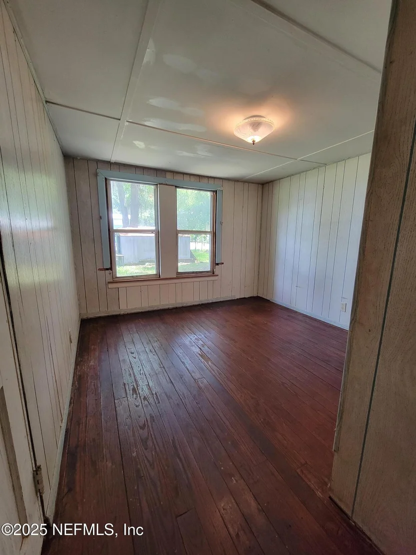 Photo of 762 N WALNUT Street