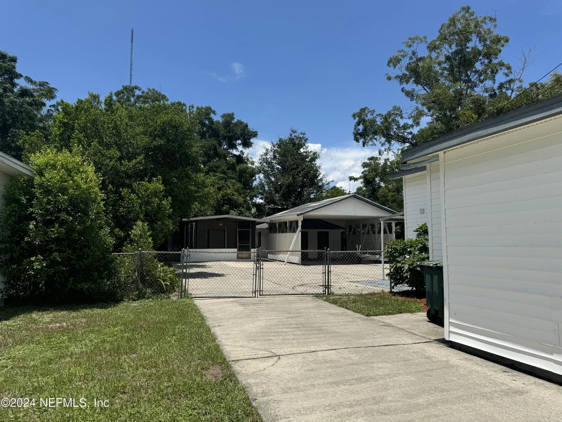 Photo of 3842 RUBY Drive W