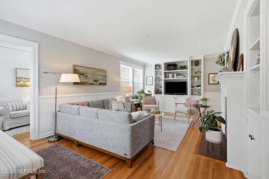 Photo of 1692 PERSHING Road