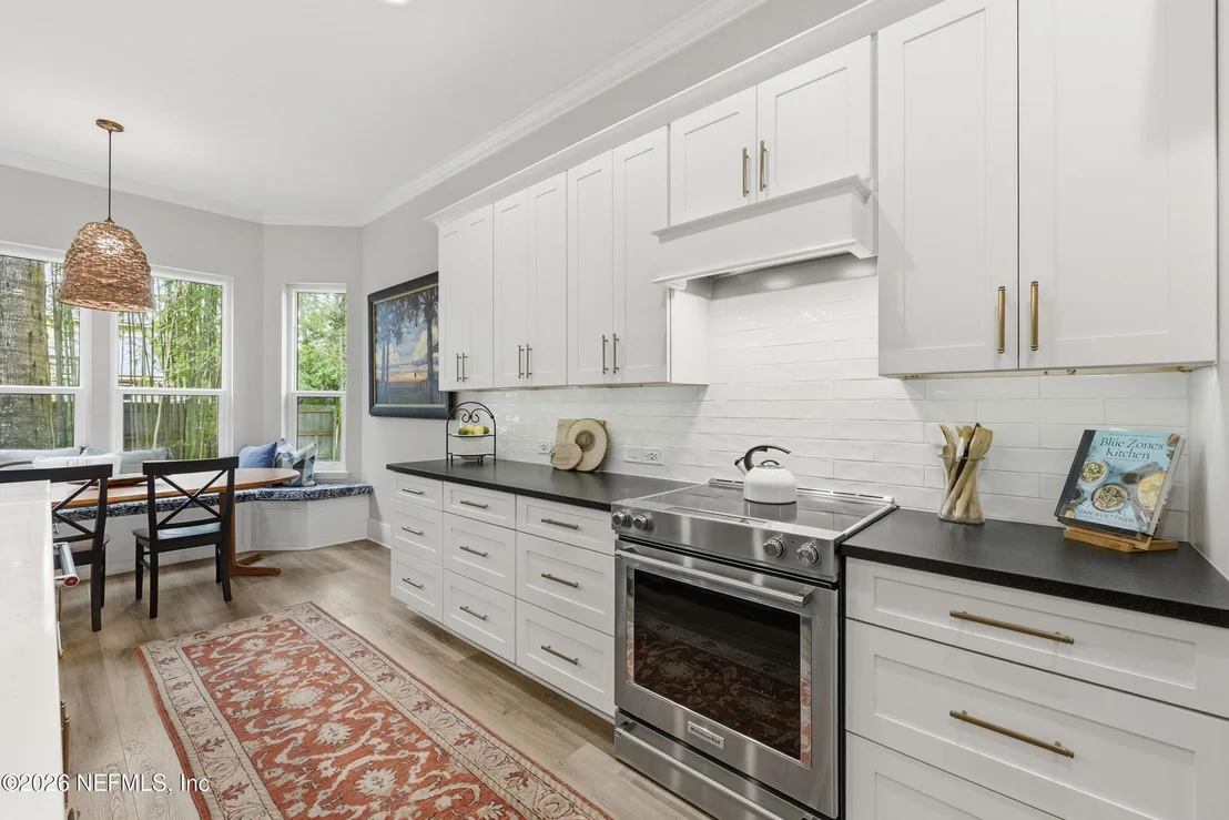Photo of 521 SUNSET Drive