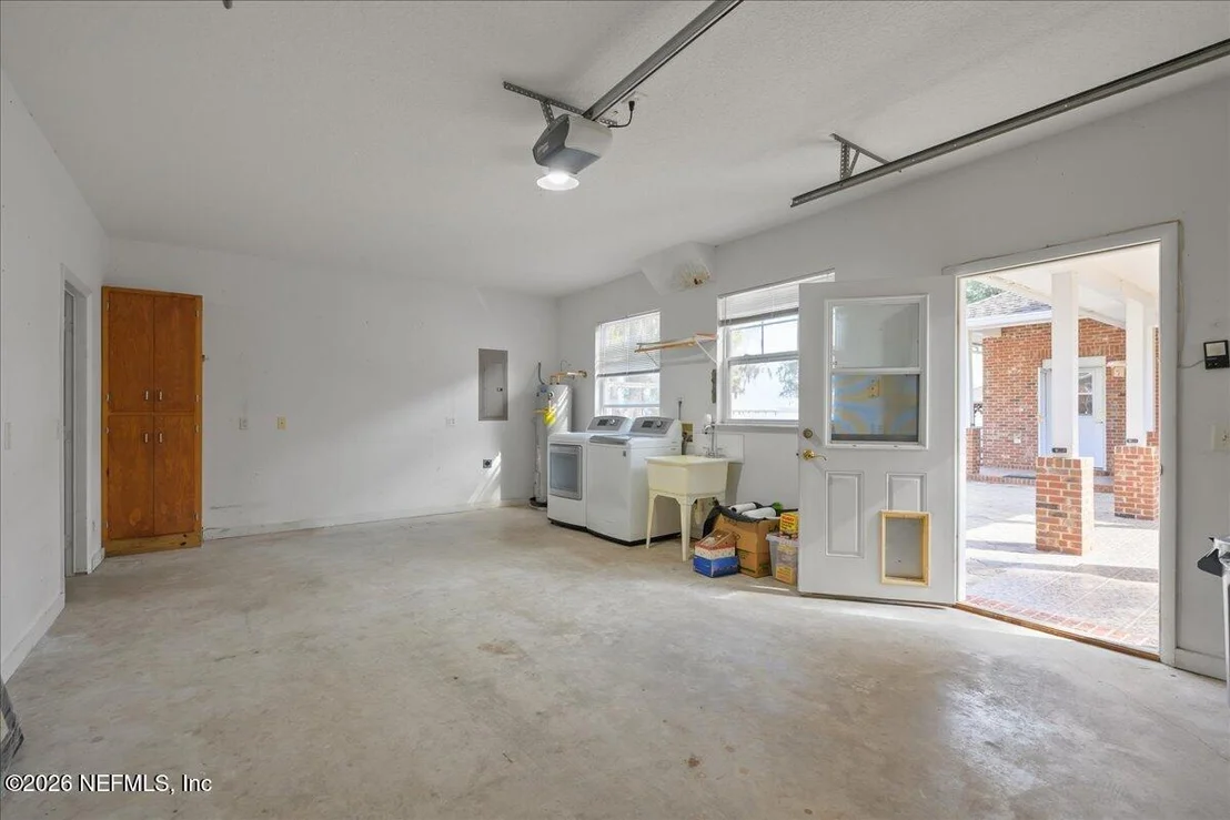 Photo of 533 W RIVER Road