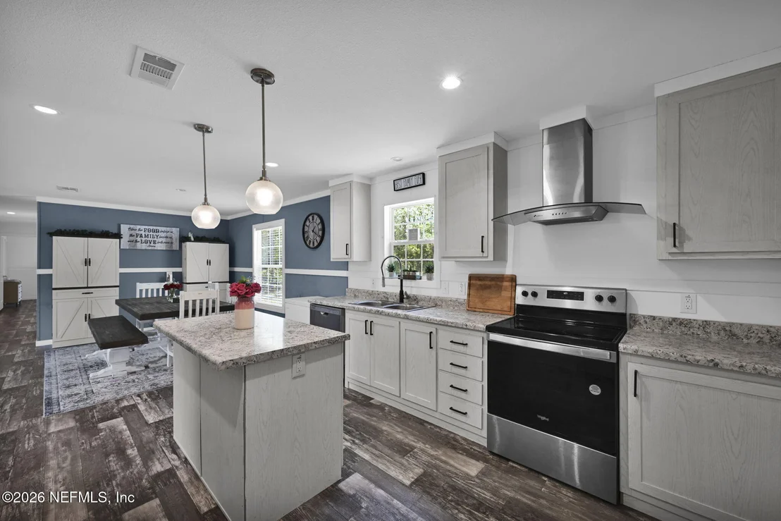 Photo of 540783 LEM TURNER Road
