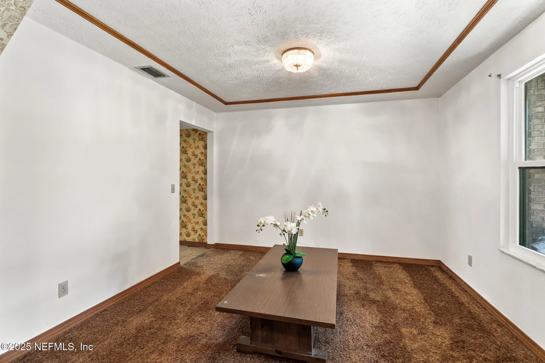 Photo of 1885 RIVER OAKS Drive