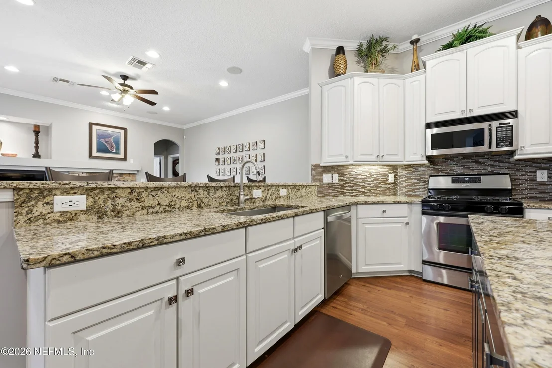 Photo of 828 RILEY Lane