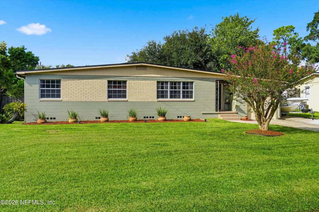 Photo of 2044 WEST Road