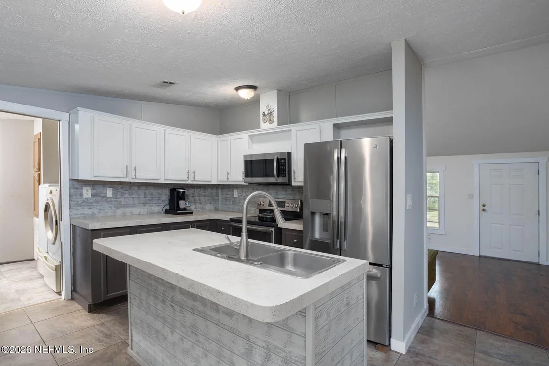 Photo of 101 W STRICKLAND Road