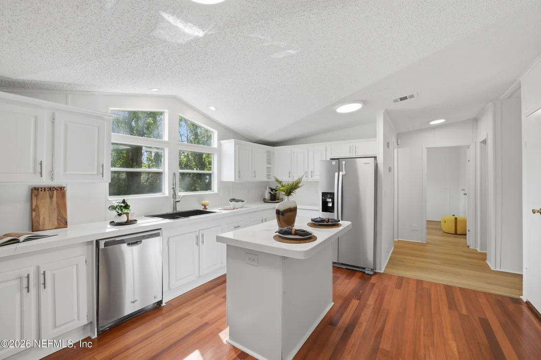 Photo of 138 THOMAS Avenue