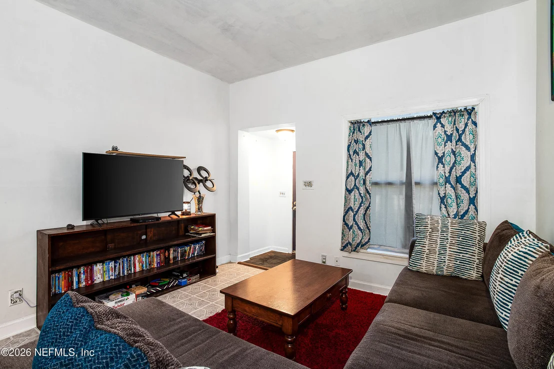 Photo of 5242 HELM Avenue