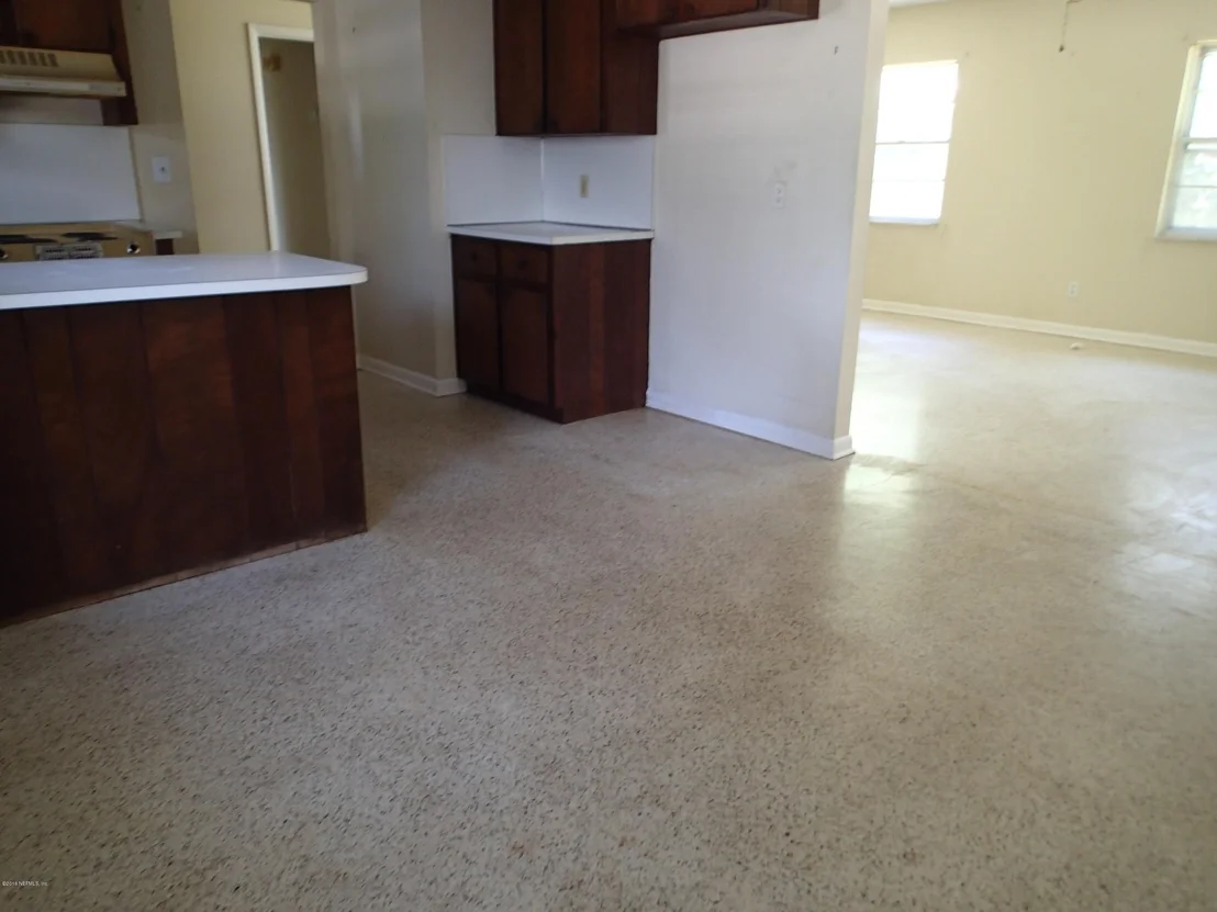 Photo of 1601 BENTIN Drive N