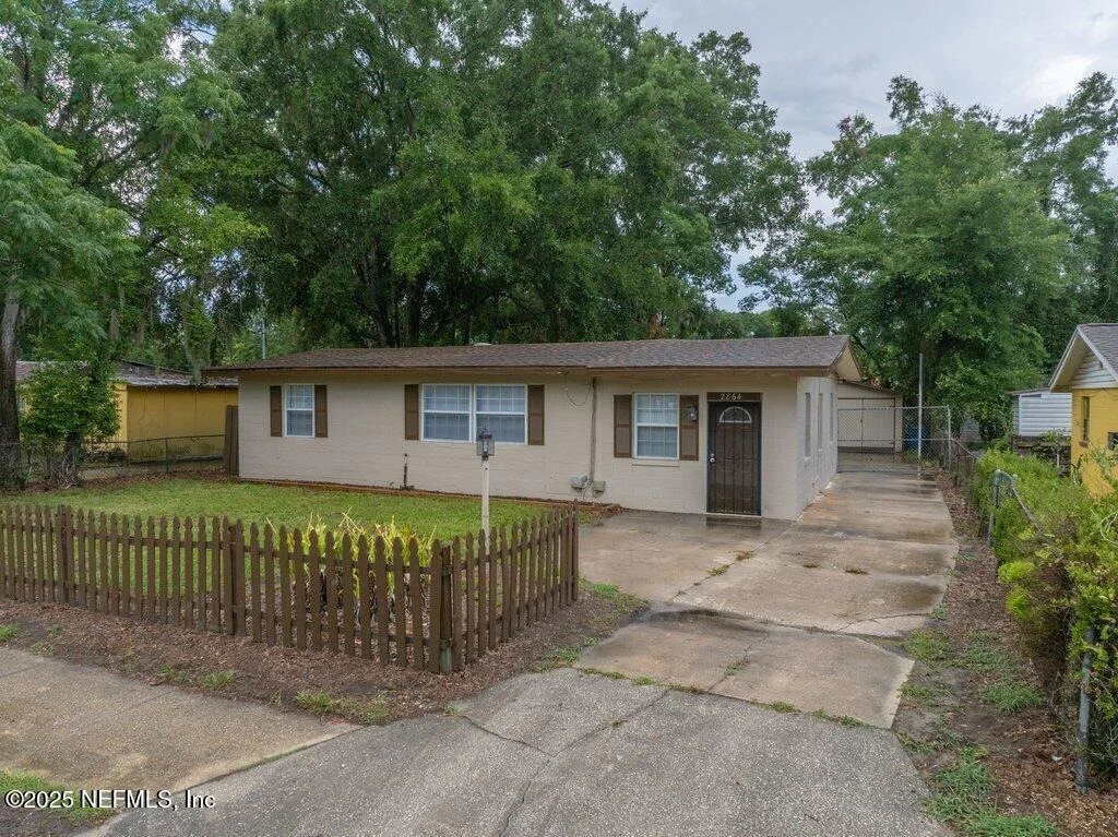 Photo of 2864 LEONID Road
