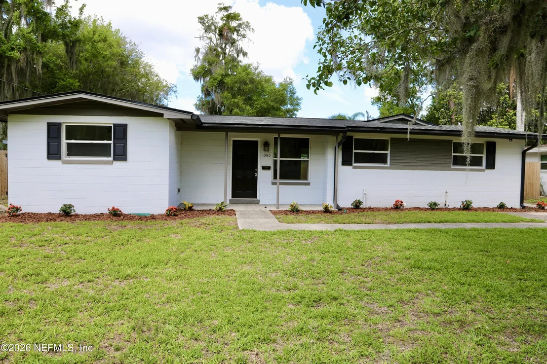 Photo of 1050 GLYNLEA Road