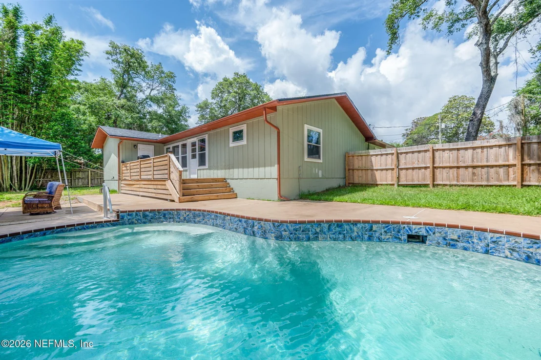 Photo of 507 GENTIAN Road